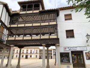 Acceso a la Plaza Mayor de Tembleque, Toledo