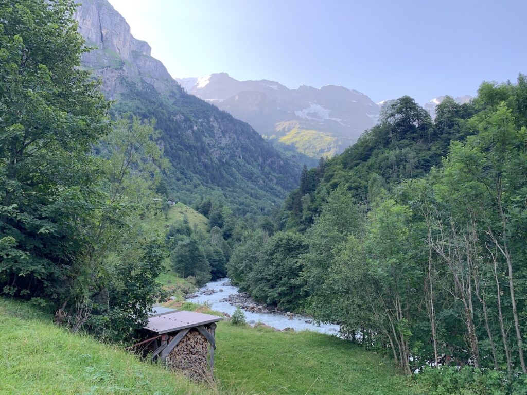 Paisaje con el río Weisse Lütschine