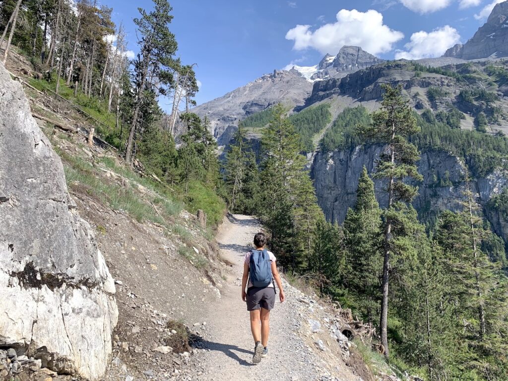 Eli en la subida a Oeschinensee
