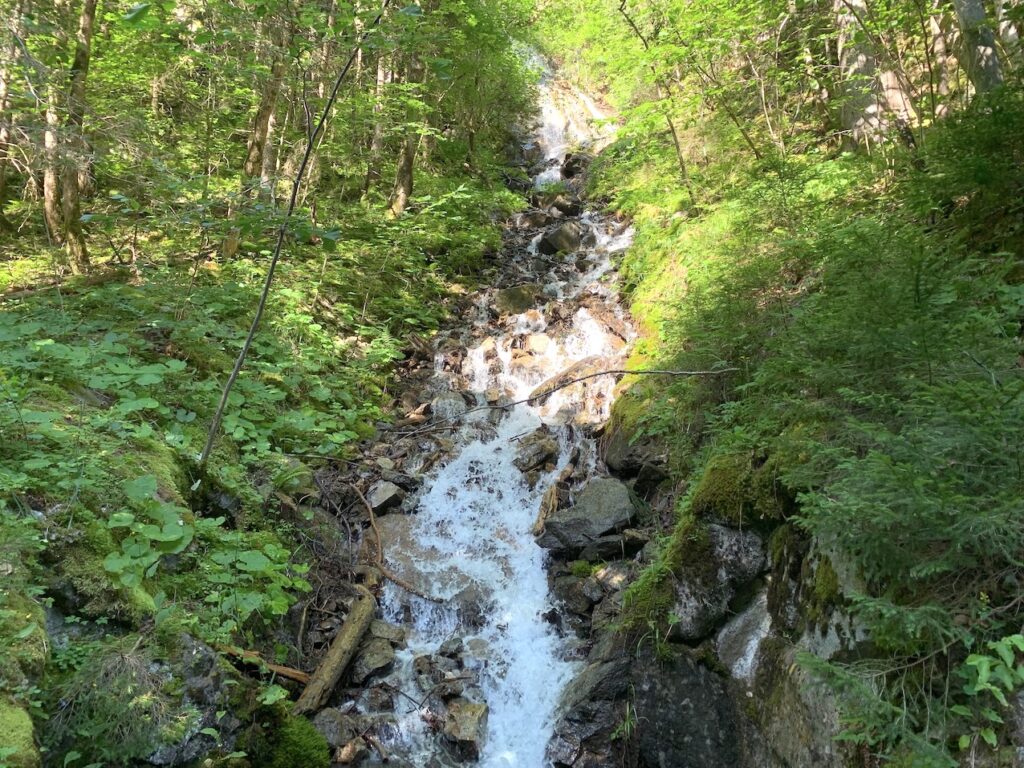 Pequeñas cascadas en el camino hacia Schürboden
