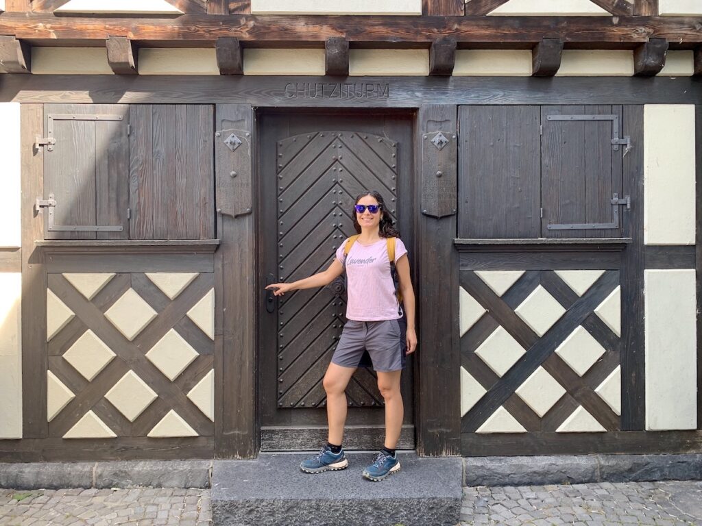 Eli junto a la puerta de Chutziturm, Thun, Suiza.