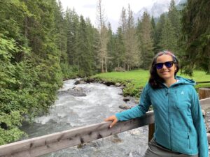 Eli y el río Reichenbach en el Valle Rosenlauital, Suiza