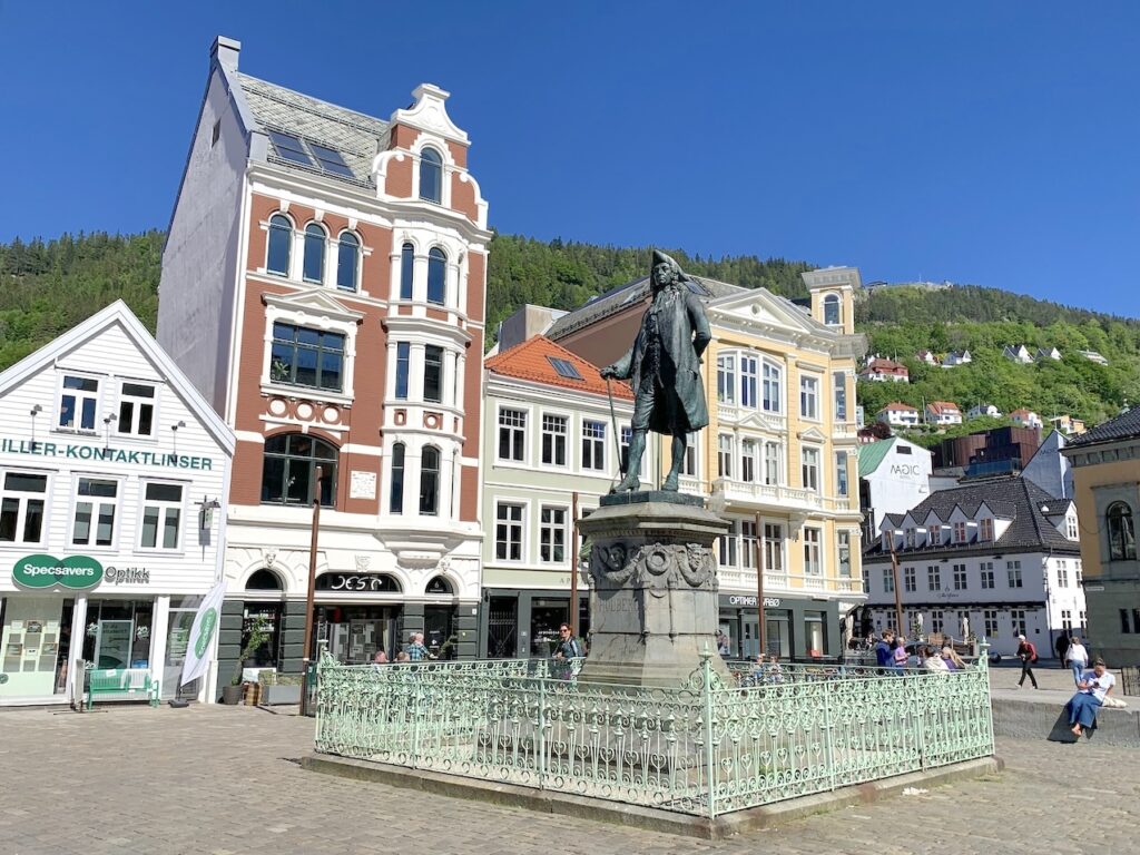 Estatua Ludvig Holberg, Bergen