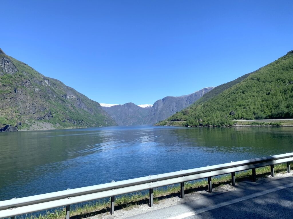 De camino al Mirador de Stegastein desde Flåm, Noruega