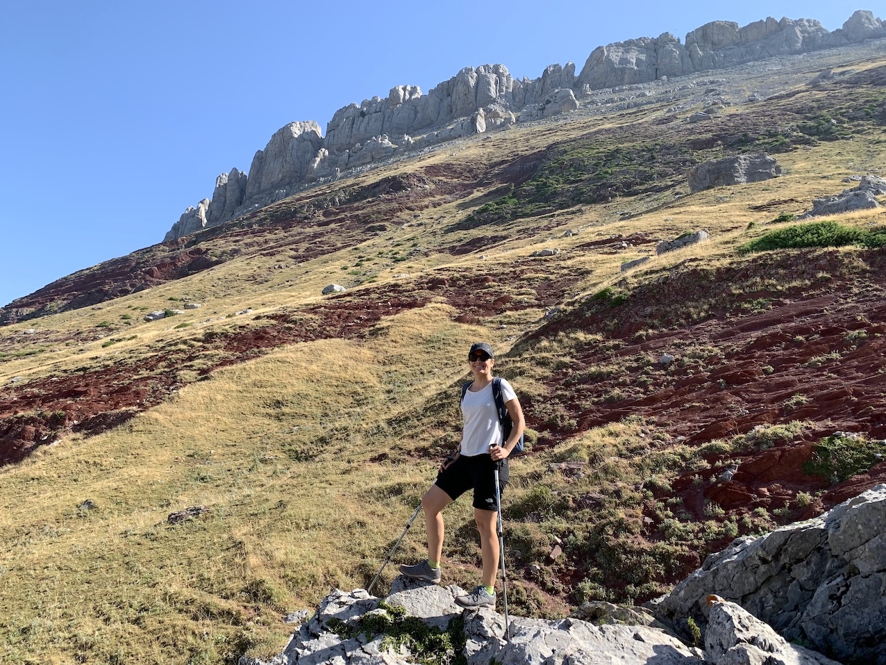 Eli a los pies del Castillo d'Acher