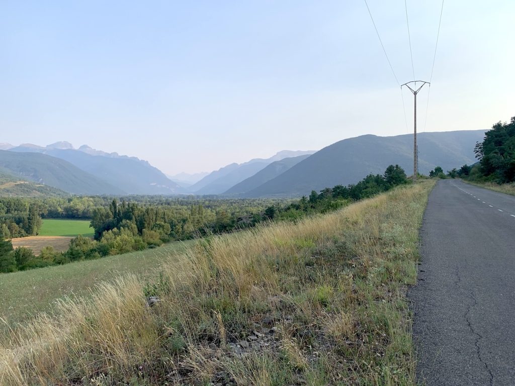 Tramo por carretera en la ruta de las Iglesias Serrablo, Huesca