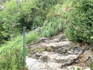 Tramo con cadenas de camino a las Cascadas del Cinca, Huesca