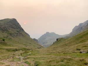 Amanecer con Sol rojo dirección a Anayet, Huesca